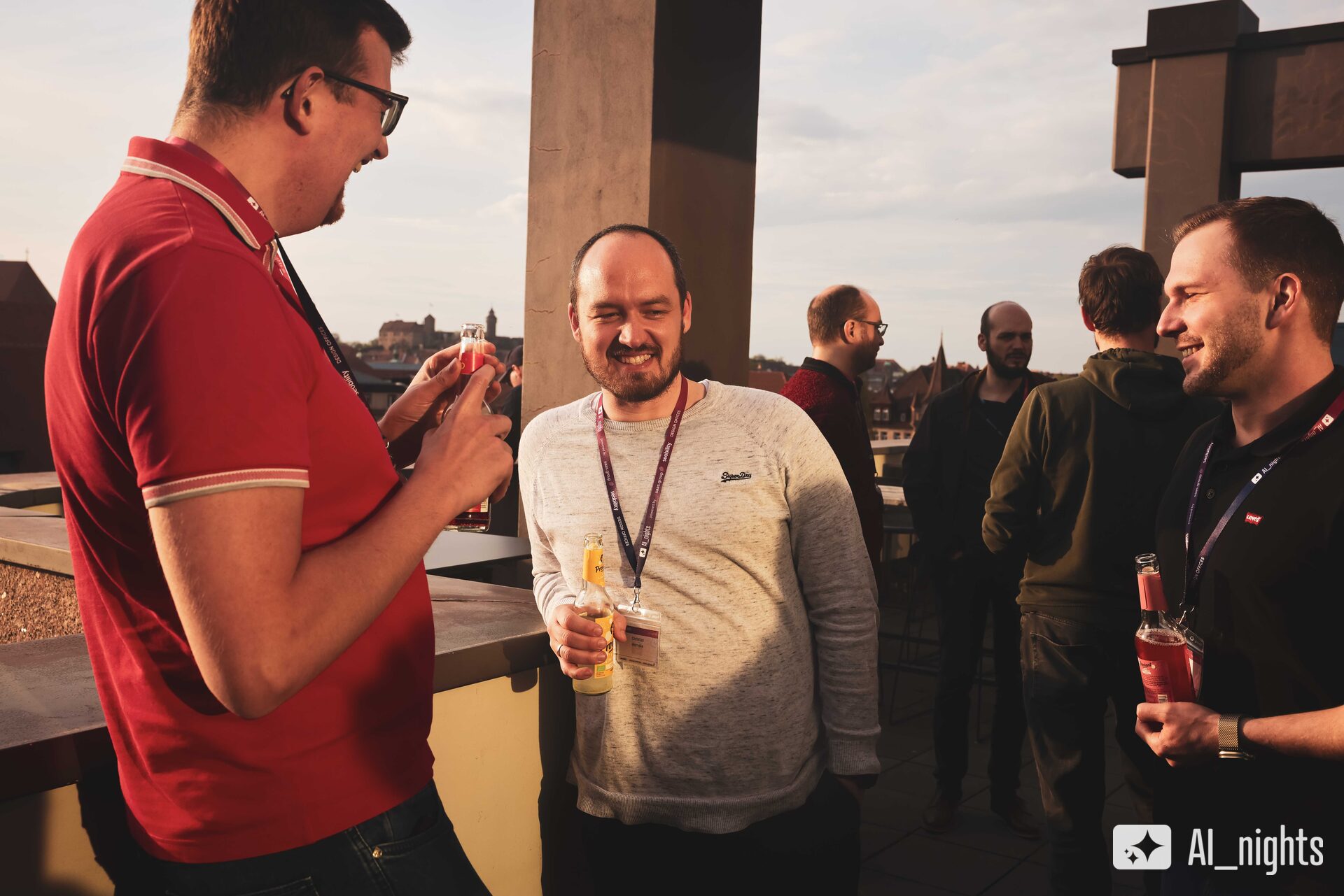 Networking auf einer Dachterrasse mit Blick über Nürnberg